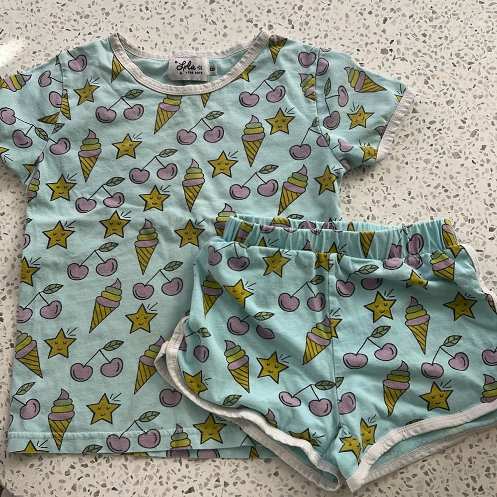 Lola and the boys set